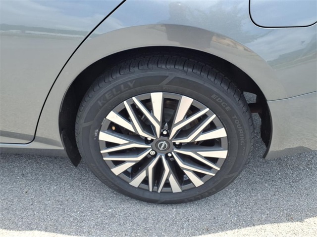 2023 Nissan Altima 2.5 SV photo 6