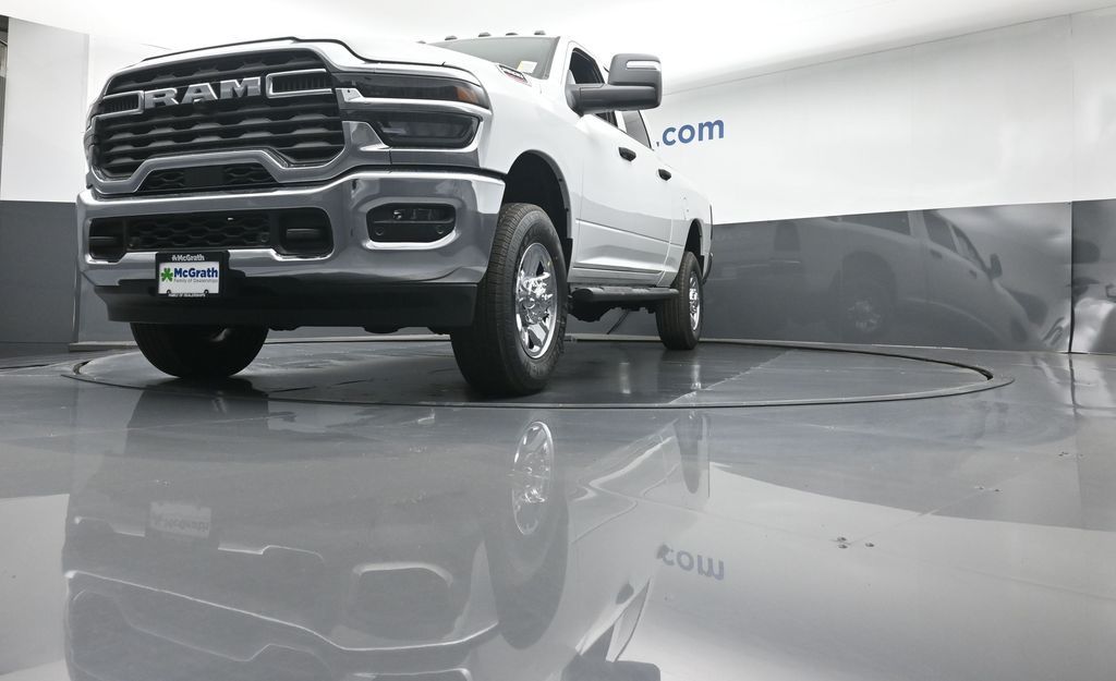 2026 Ram 2500 Tradesman photo 4
