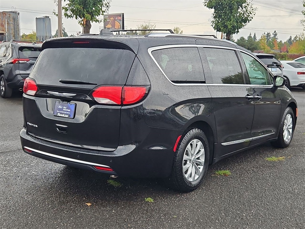 2019 Chrysler Pacifica Touring L photo 4
