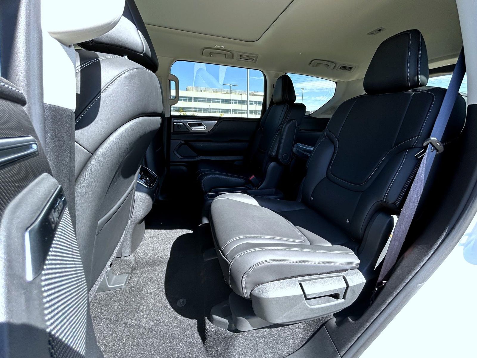2026 Infiniti QX80 Pure photo 8