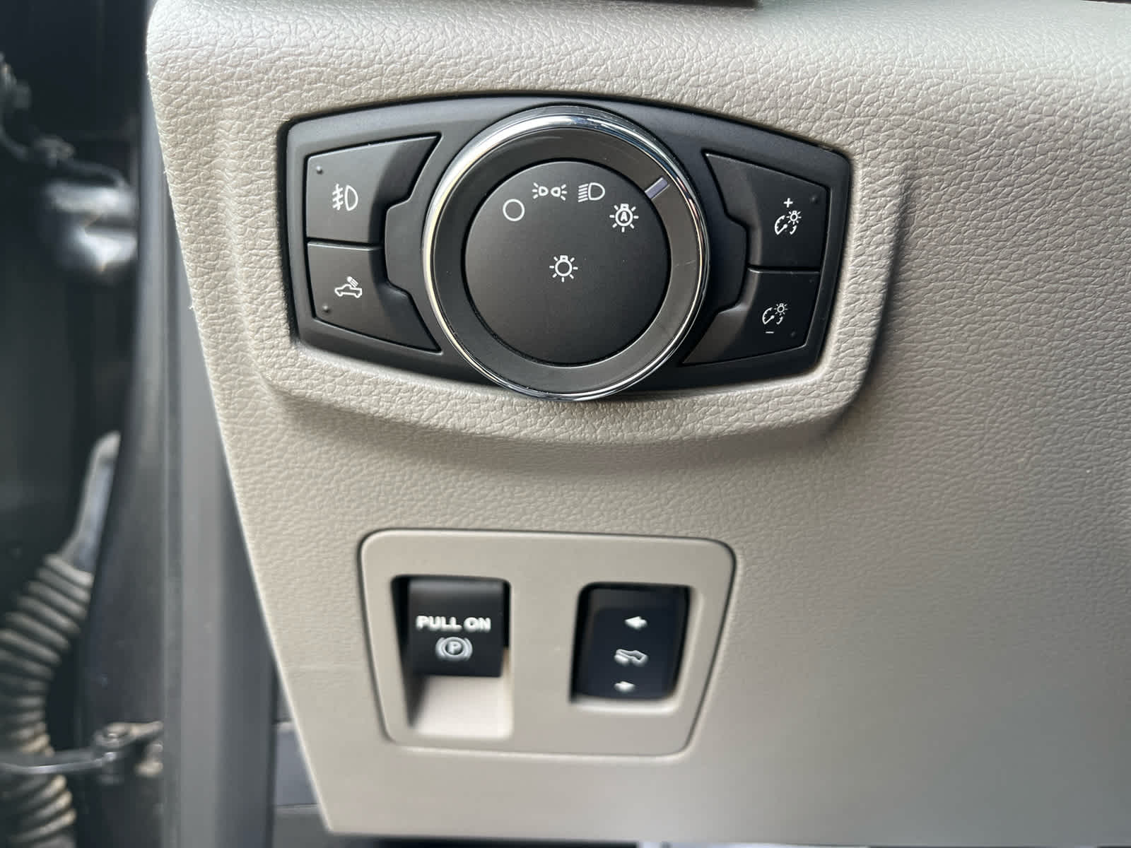 2017 Ford F-150 XLT photo 17