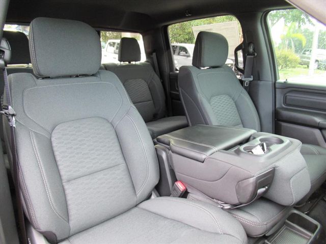 2025 Ram 1500 Tradesman photo 9