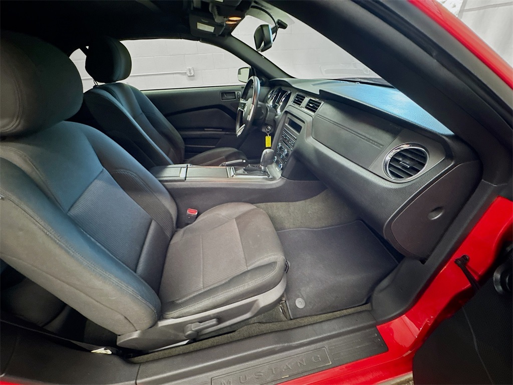 2014 Ford Mustang V6 photo 22