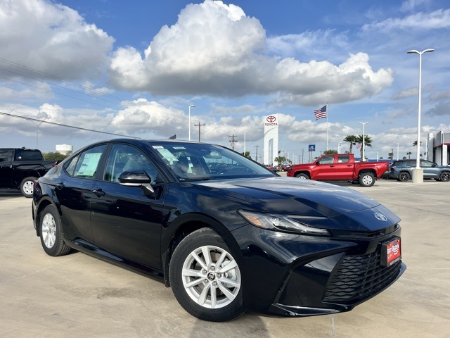 2026 Toyota Camry LE's photo