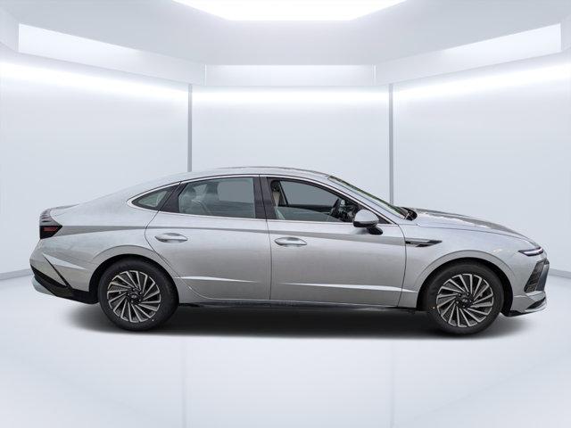 2025 Hyundai Sonata Hybrid SEL photo 2
