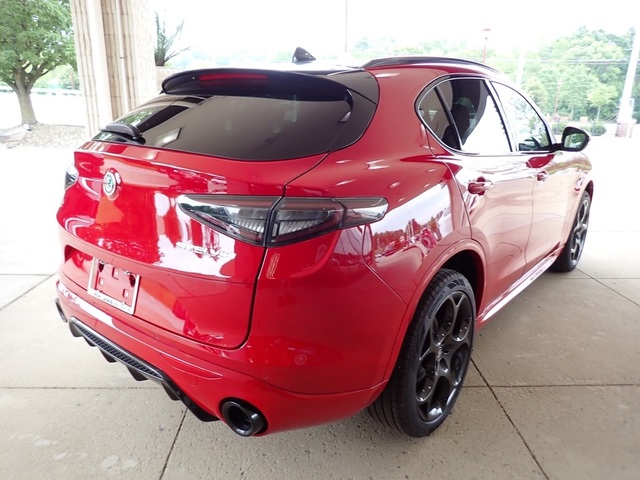 2025 Alfa Romeo Stelvio Tributo Italiano photo 6