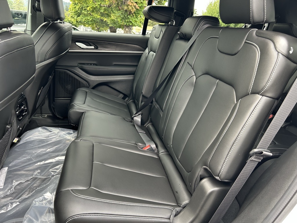 2025 Jeep Grand Cherokee Limited photo 24