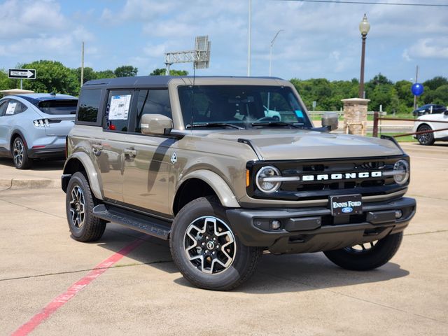 2025 Ford Bronco Outer Banks photo 2
