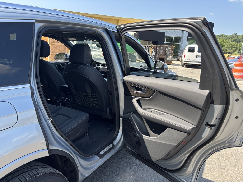 2025 Audi Q7 55 Premium Plus photo 13
