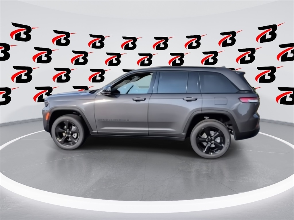 2025 Jeep Grand Cherokee Laredo Altitude photo 6