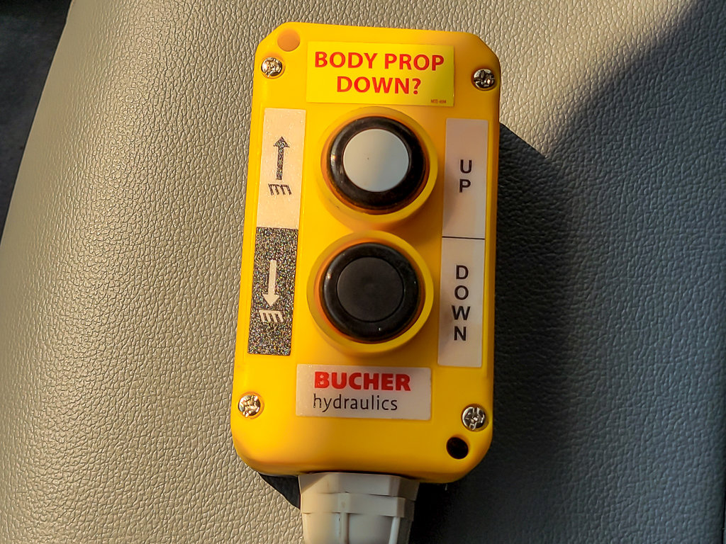 2025 FORD F-450 - Image 15