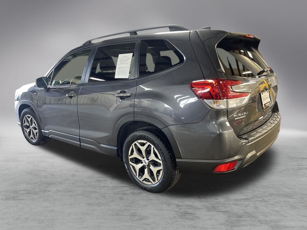 2020 Subaru Forester Premium photo 3