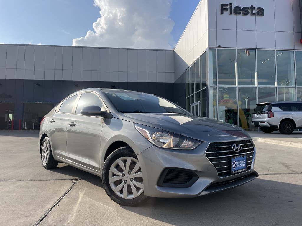 2021 Hyundai Accent SE's photo