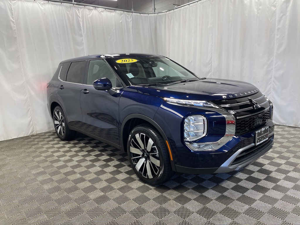 2025 Mitsubishi Outlander SE photo 2
