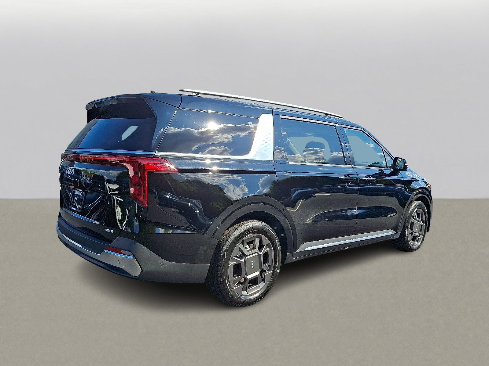 2026 Kia Carnival SX photo 3