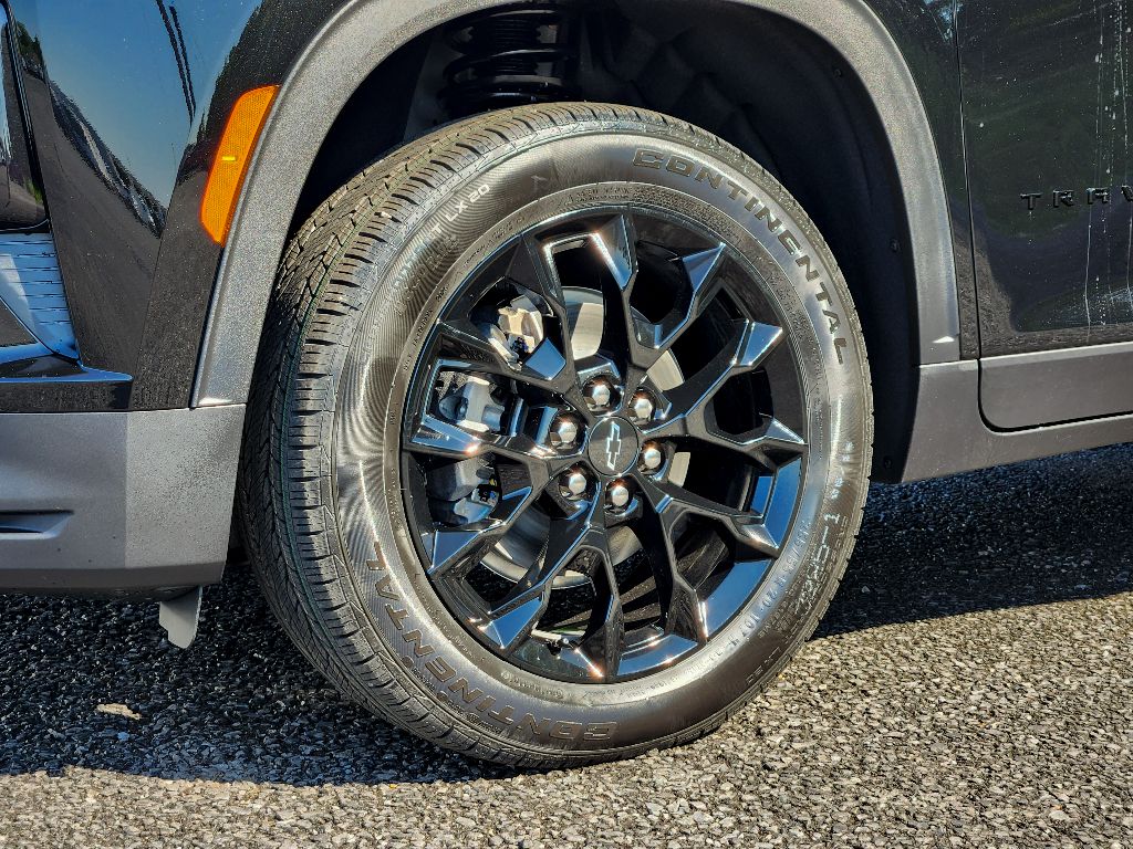 2025 Chevrolet Traverse photo 13