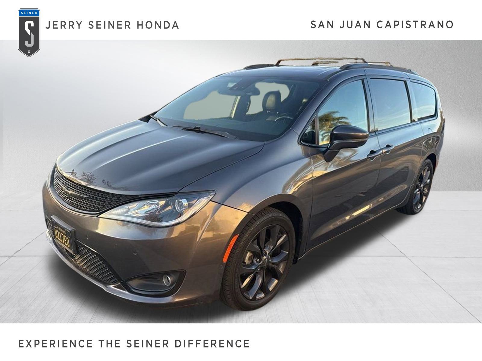 2020 Chrysler Pacifica Limited's photo