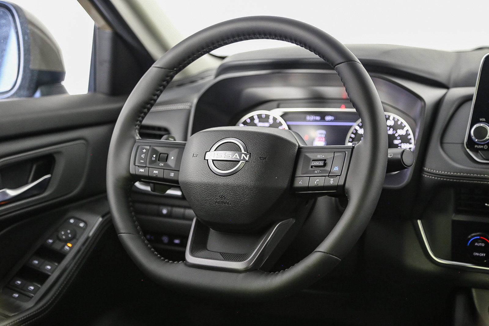 2025 Nissan Rogue SV photo 17