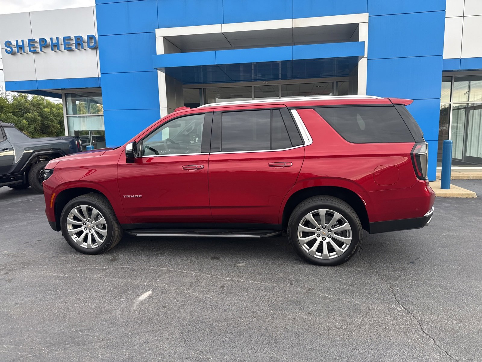 2025 Chevrolet Tahoe Premier photo 4