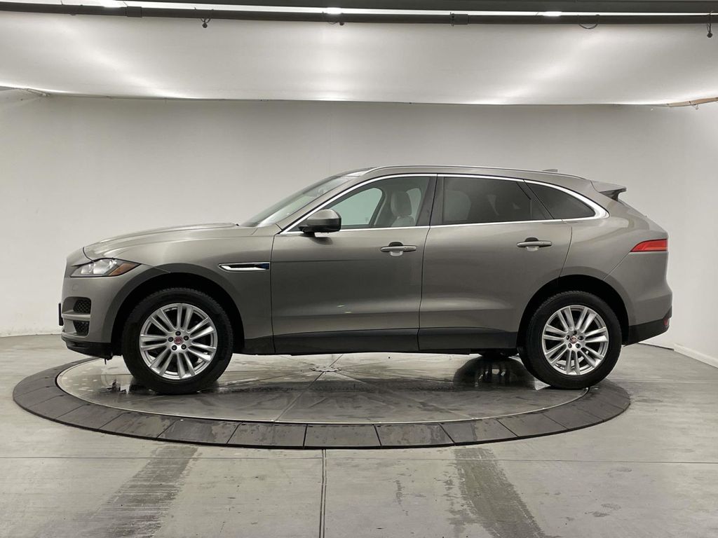 2019 Jaguar F-PACE Prestige photo 2