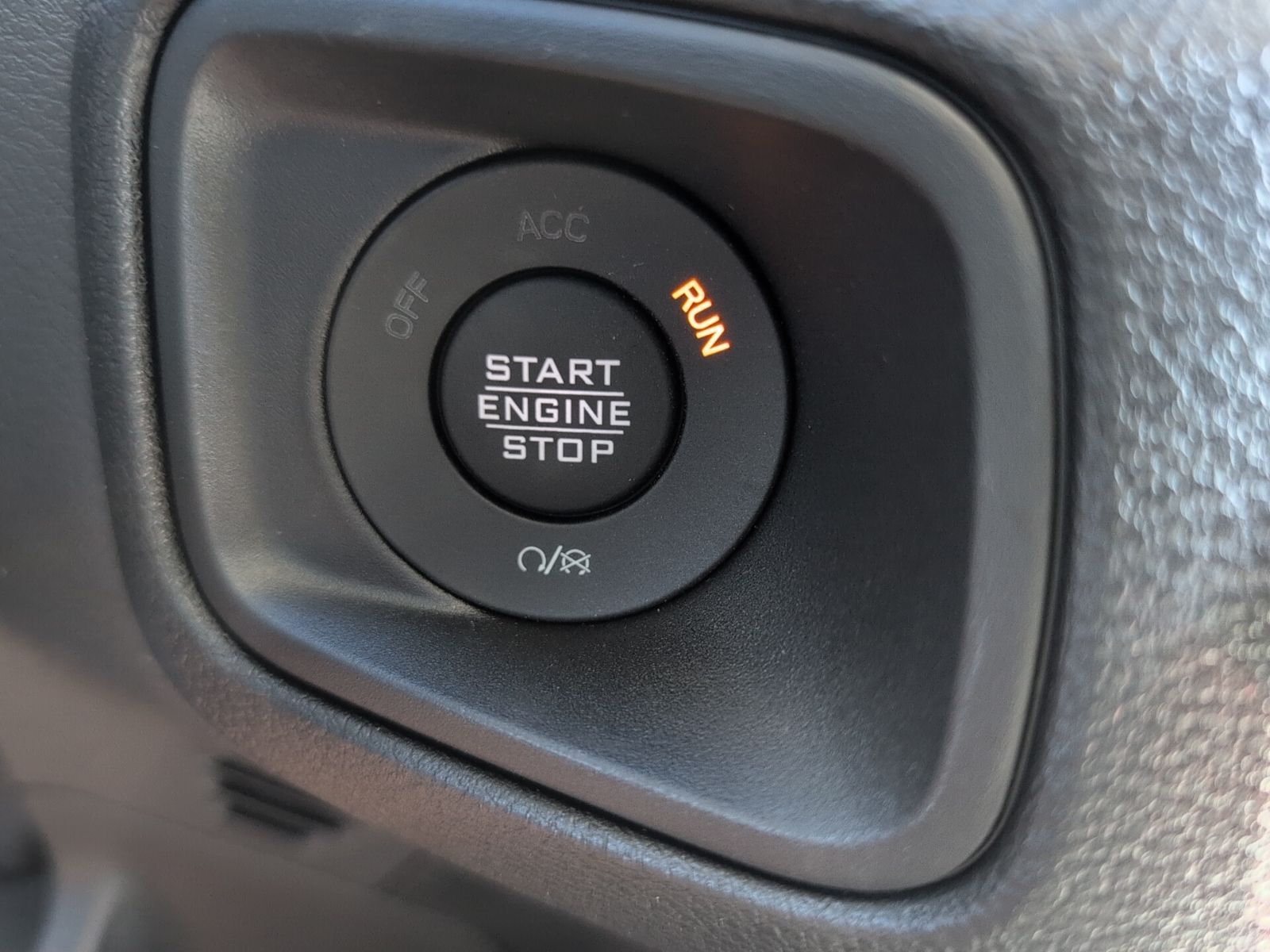 2025 Jeep Gladiator Sport S photo 3