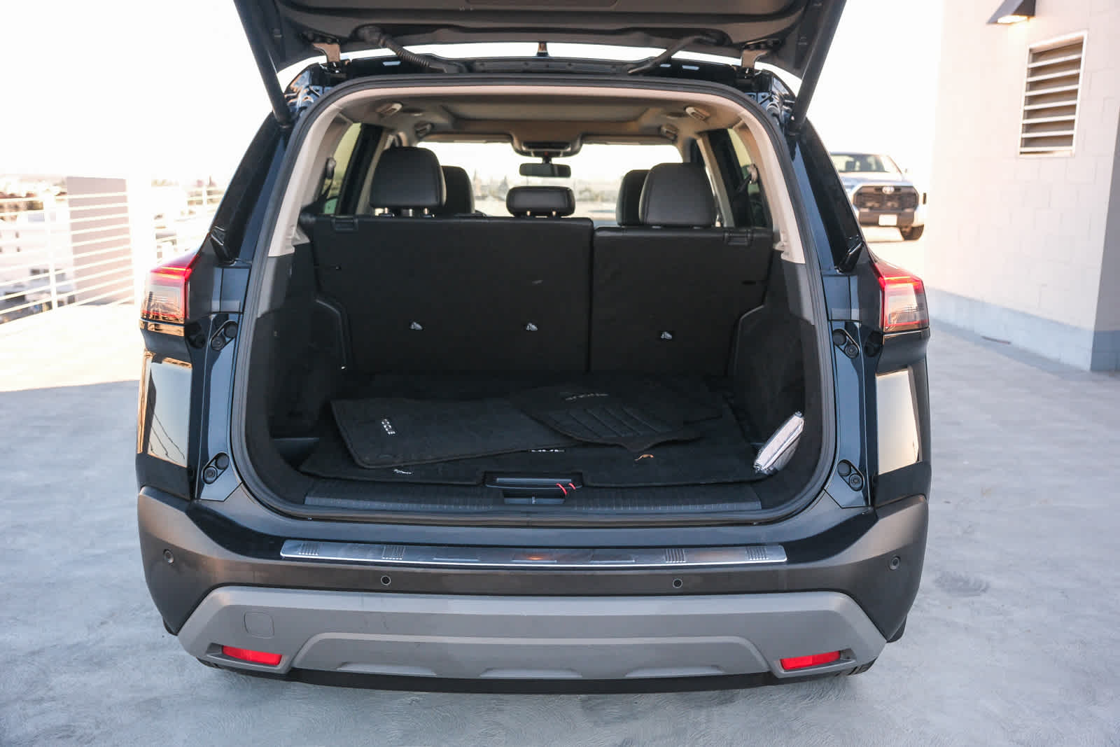 2023 Nissan Rogue SV photo 26