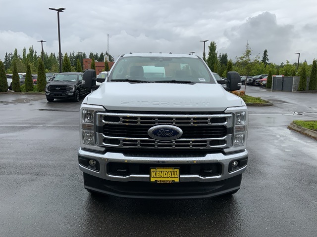 2025 Ford F-350 photo 2