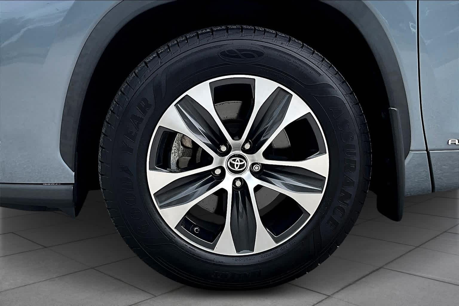 2020 Toyota Highlander Hybrid XLE photo 10