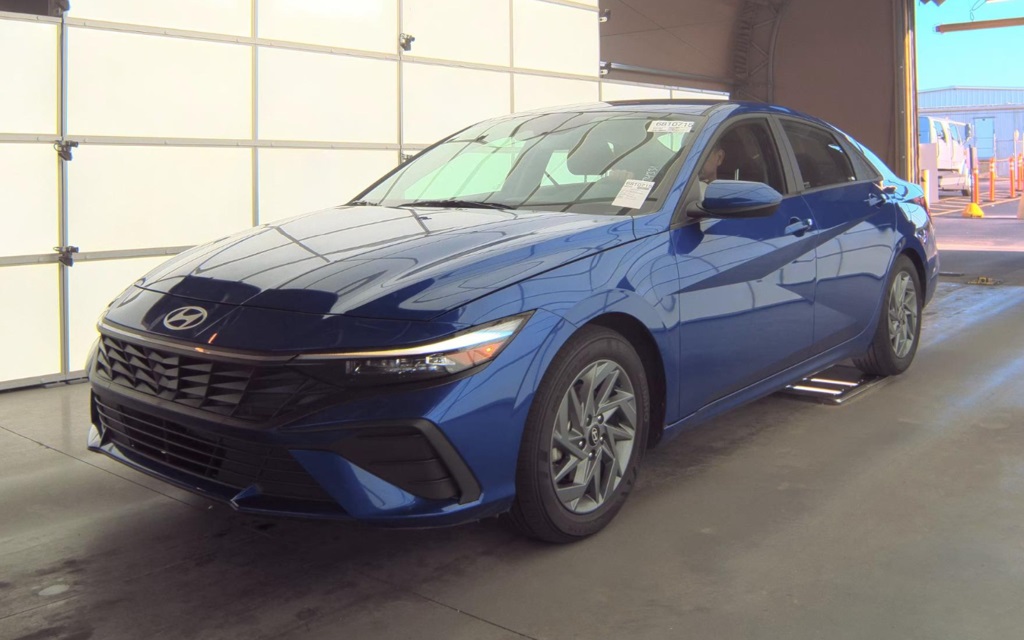 2024 Hyundai Elantra SEL photo 2