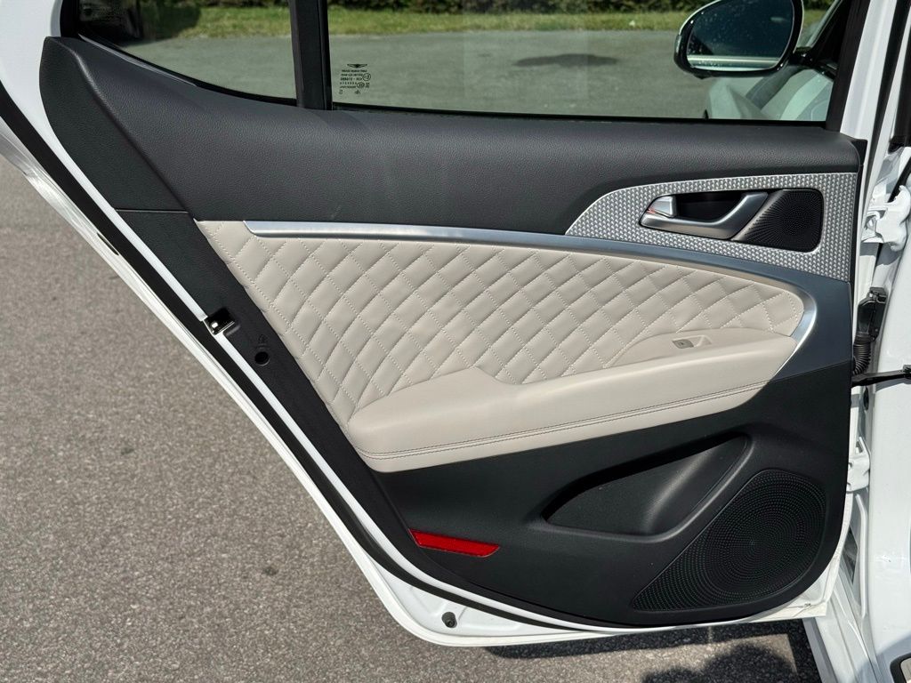 2023 Genesis G70 3.3T Sport Prestige photo 18