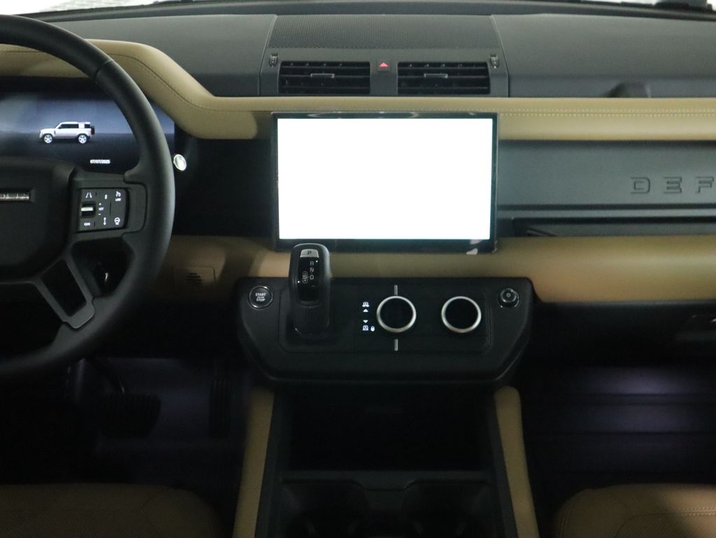 2025 Land Rover Defender 110 S photo 14