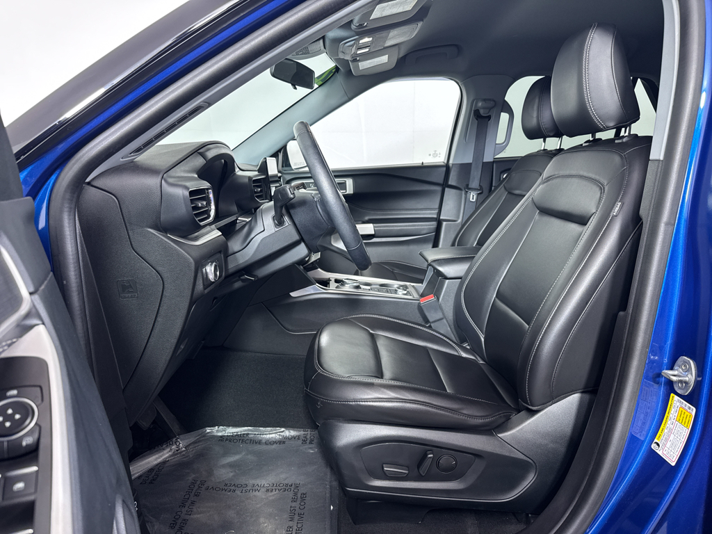 2022 Ford Explorer XLT photo 2