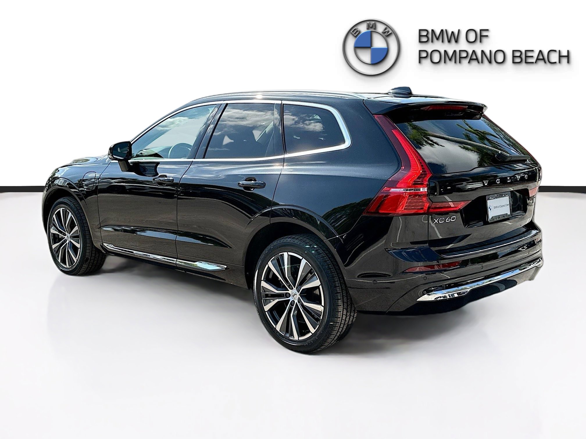 2022 Volvo XC60 Recharge Hybrid Inscription Expression photo 3