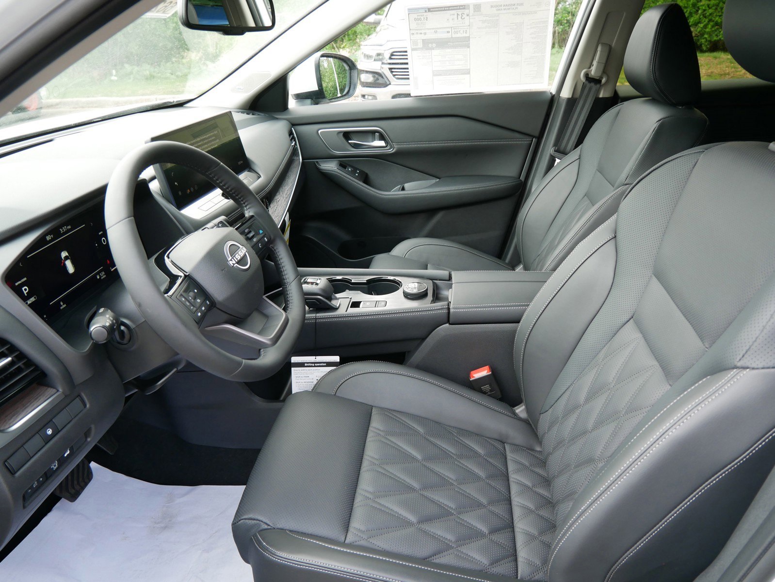 2025 Nissan Rogue Platinum photo 5