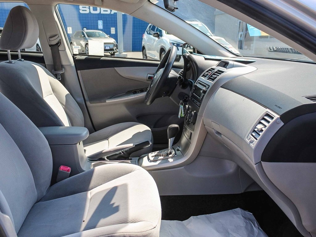 2012 Toyota Corolla LE photo 16