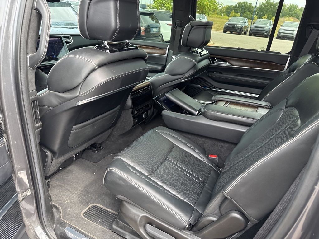 2022 Jeep Grand Wagoneer II photo 16