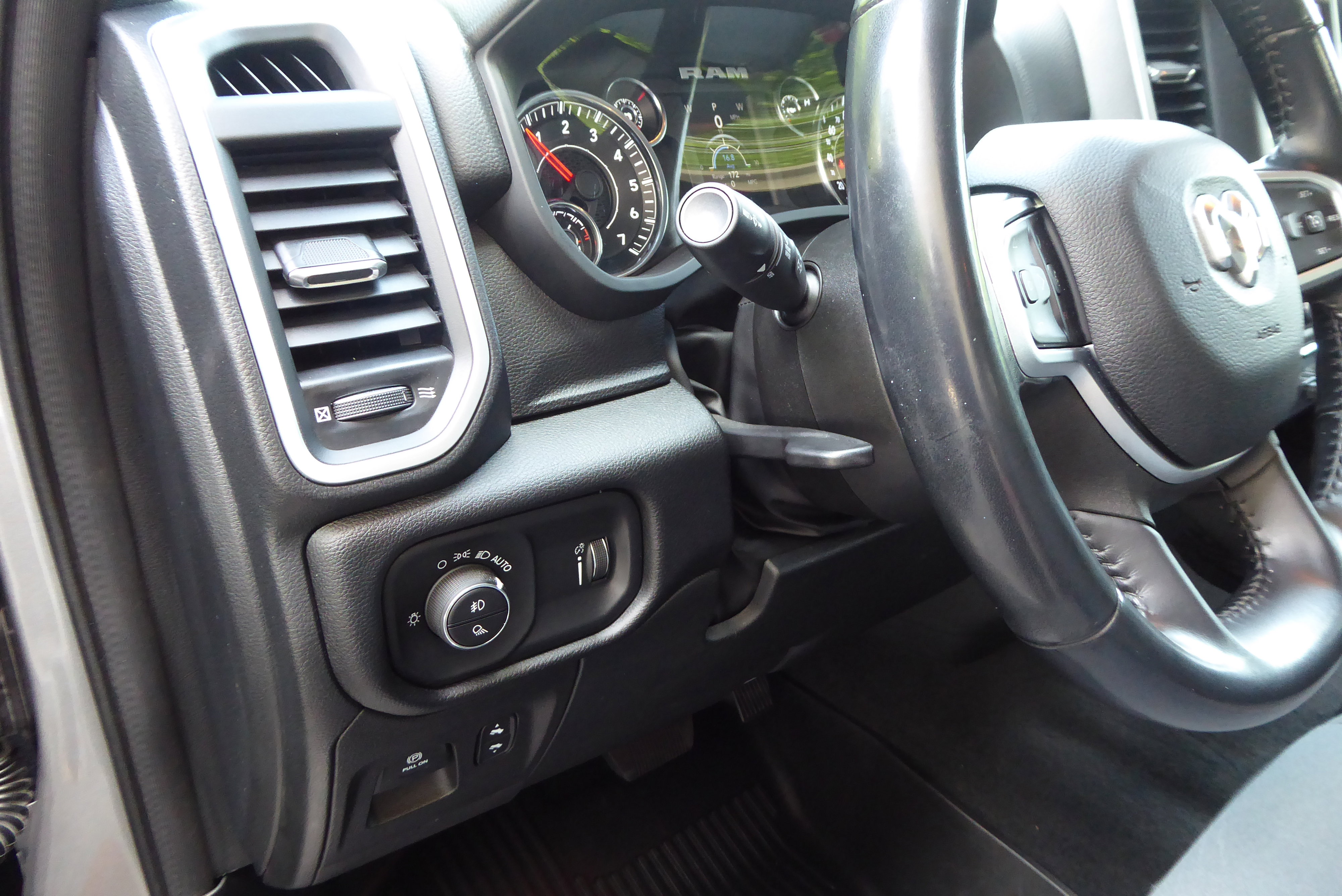 2022 Ram 1500 Big Horn photo 4