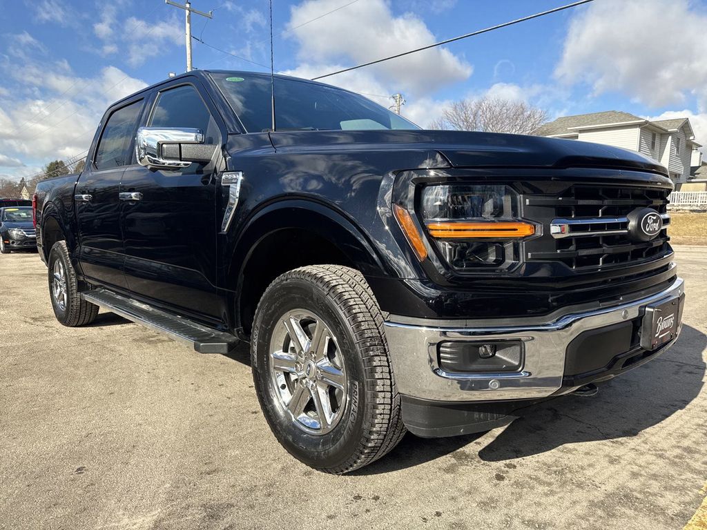 2025 Ford F-150 XLT photo 3
