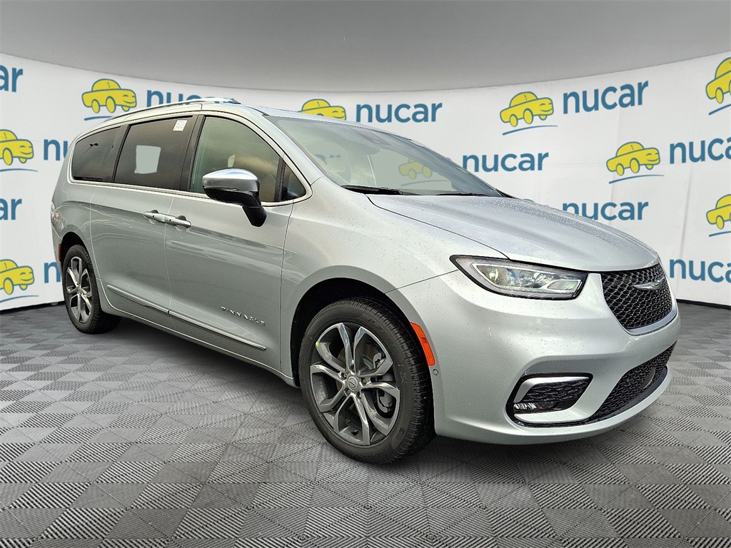 2026 Chrysler Pacifica Pinnacle's photo