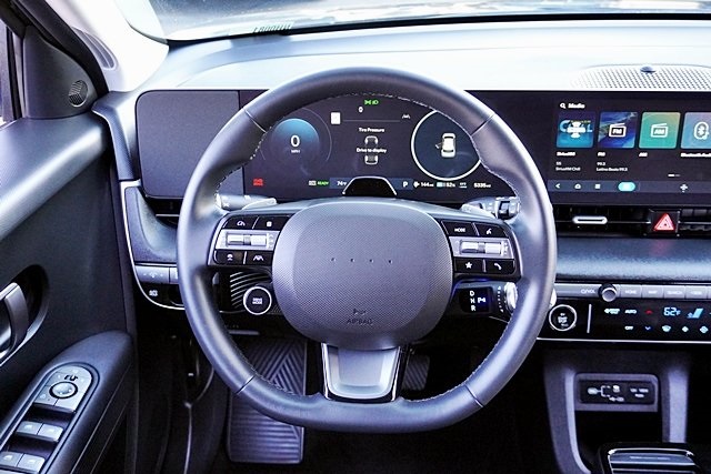 Used 2025 Black Hyundai SEL image 20