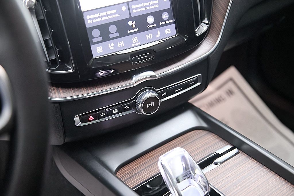 2024 VOLVO XC60 - Image 16