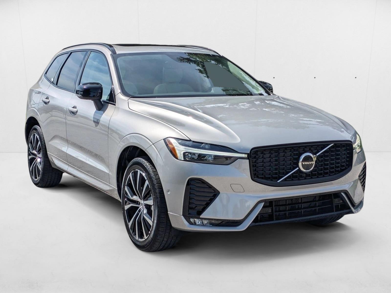 2025 Volvo XC60 B5 Plus photo 3