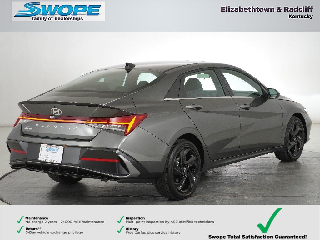 2026 Hyundai Elantra SEL Sport photo 2