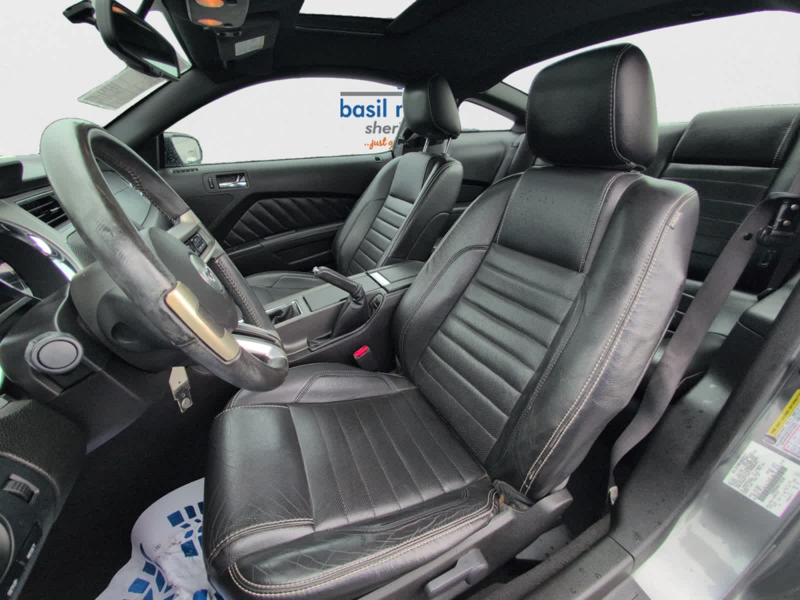 2010 Ford Mustang V6 Premium photo 15