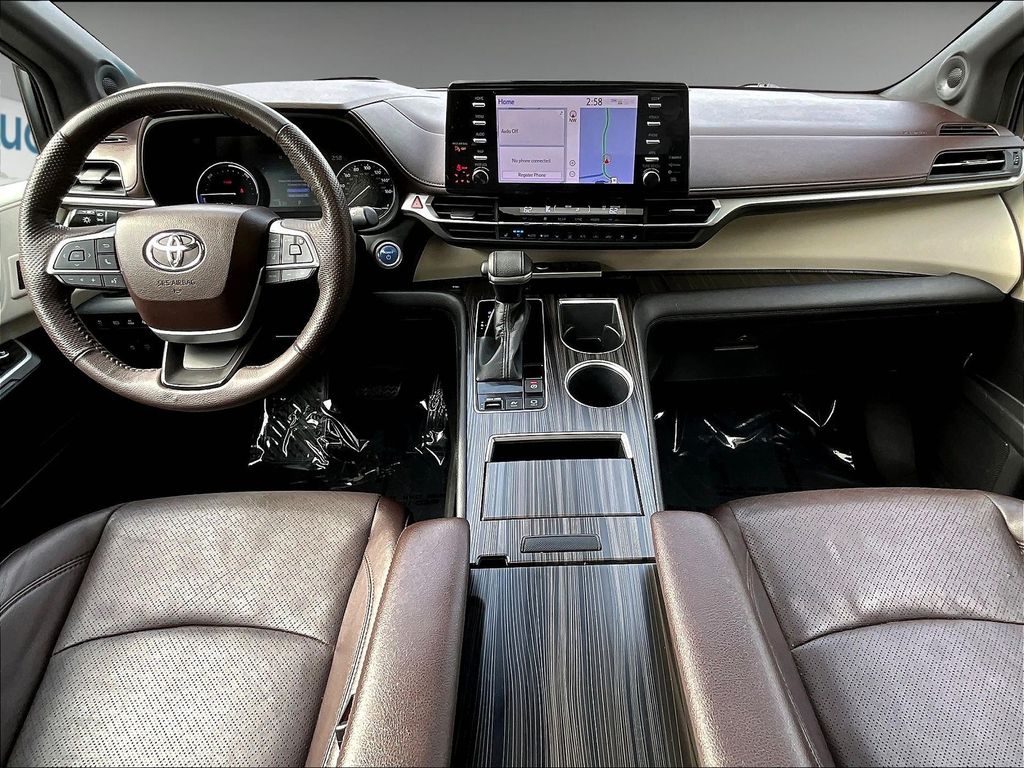 2022 Toyota Sienna Platinum photo 17
