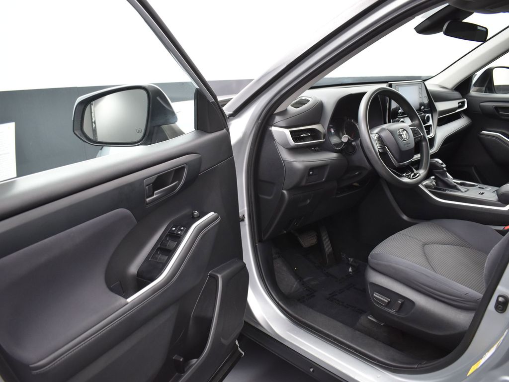 2020 Toyota Highlander L photo 4