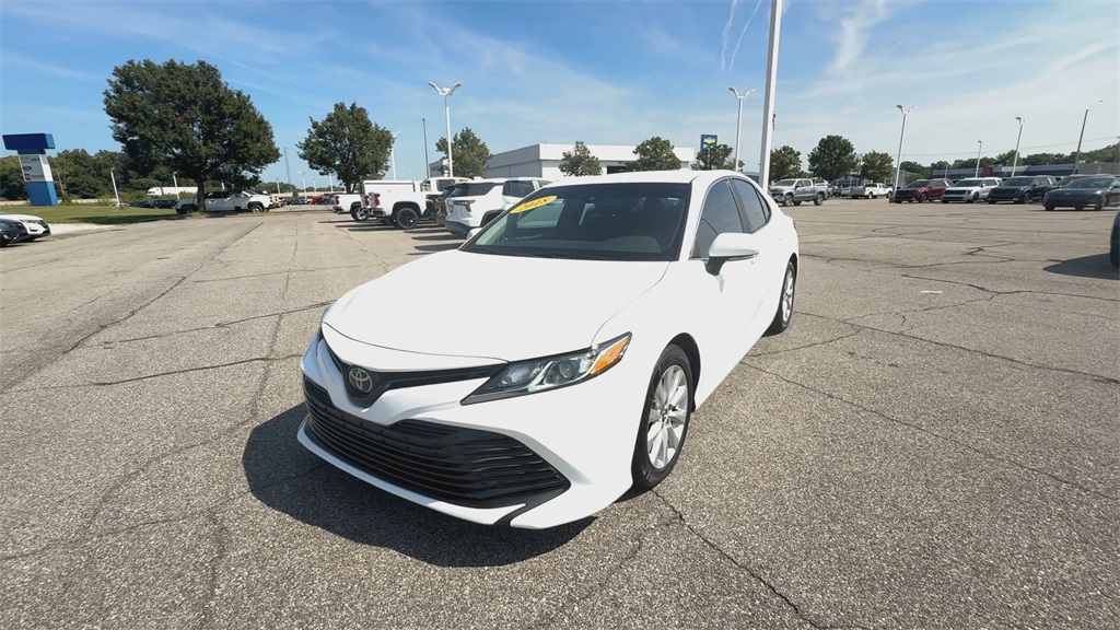 2018 Toyota Camry LE photo 4