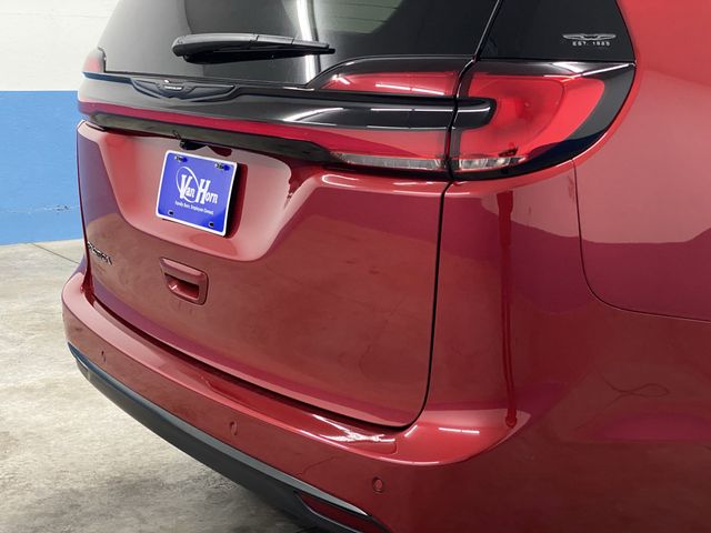 2026 Chrysler Pacifica photo 34