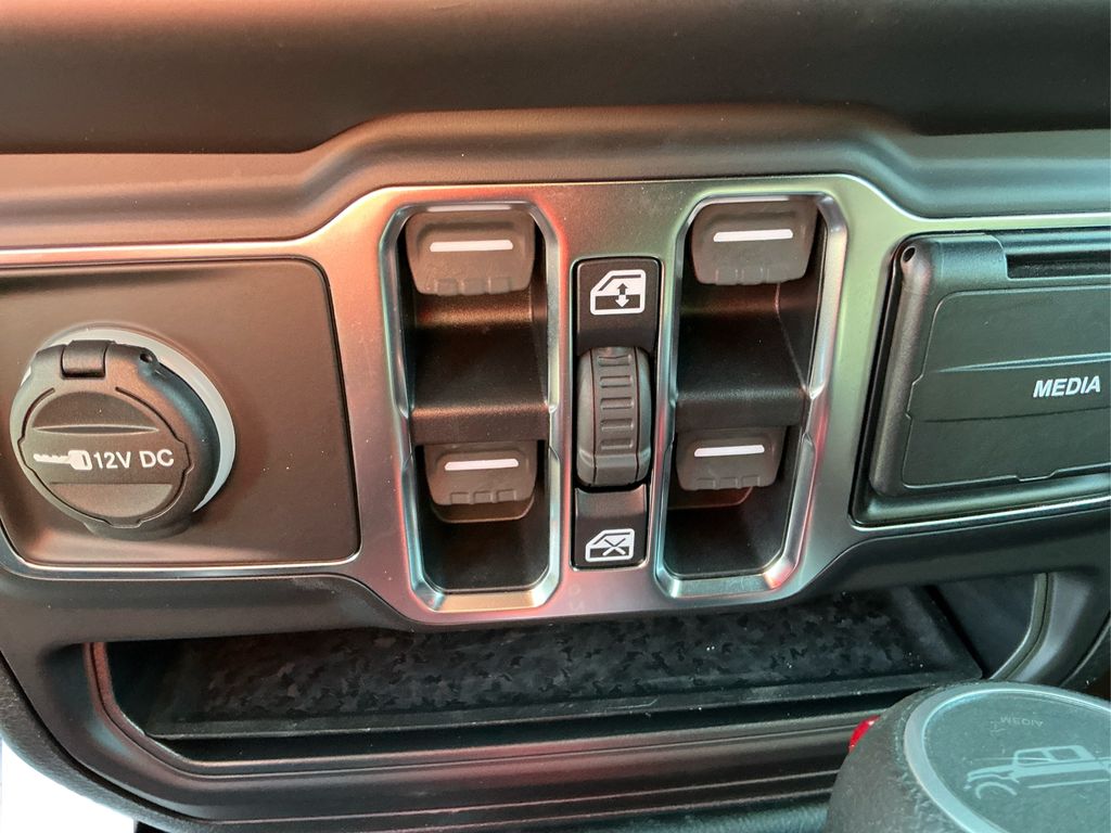 2020 Jeep Gladiator Sport S photo 19