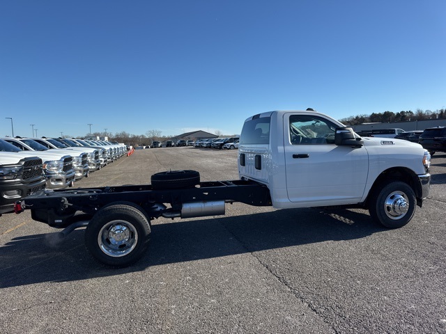 2024 Ram 3500 Tradesman photo 3